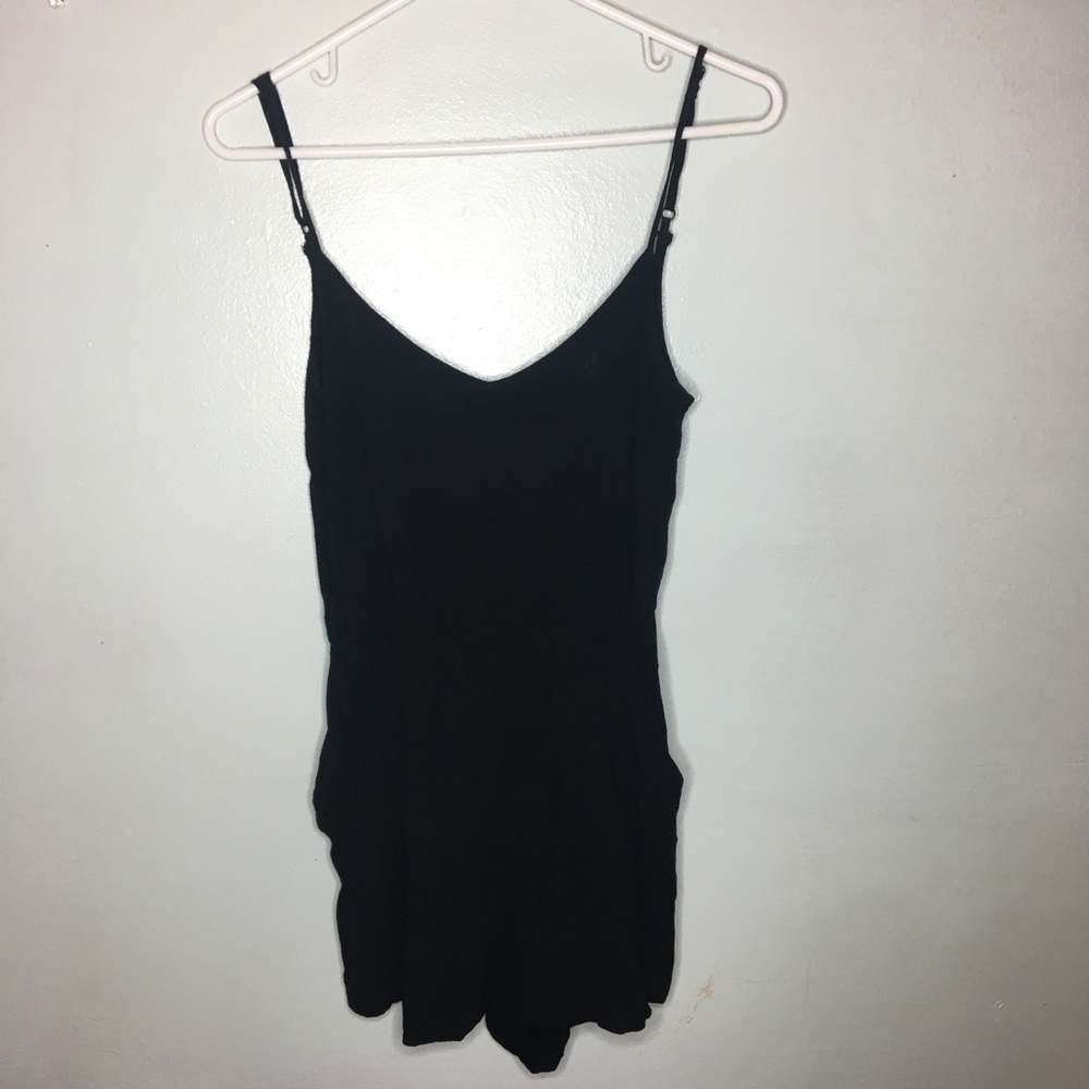 💘 H&M Light Flowy Romper💘 - Picture 3 of 8